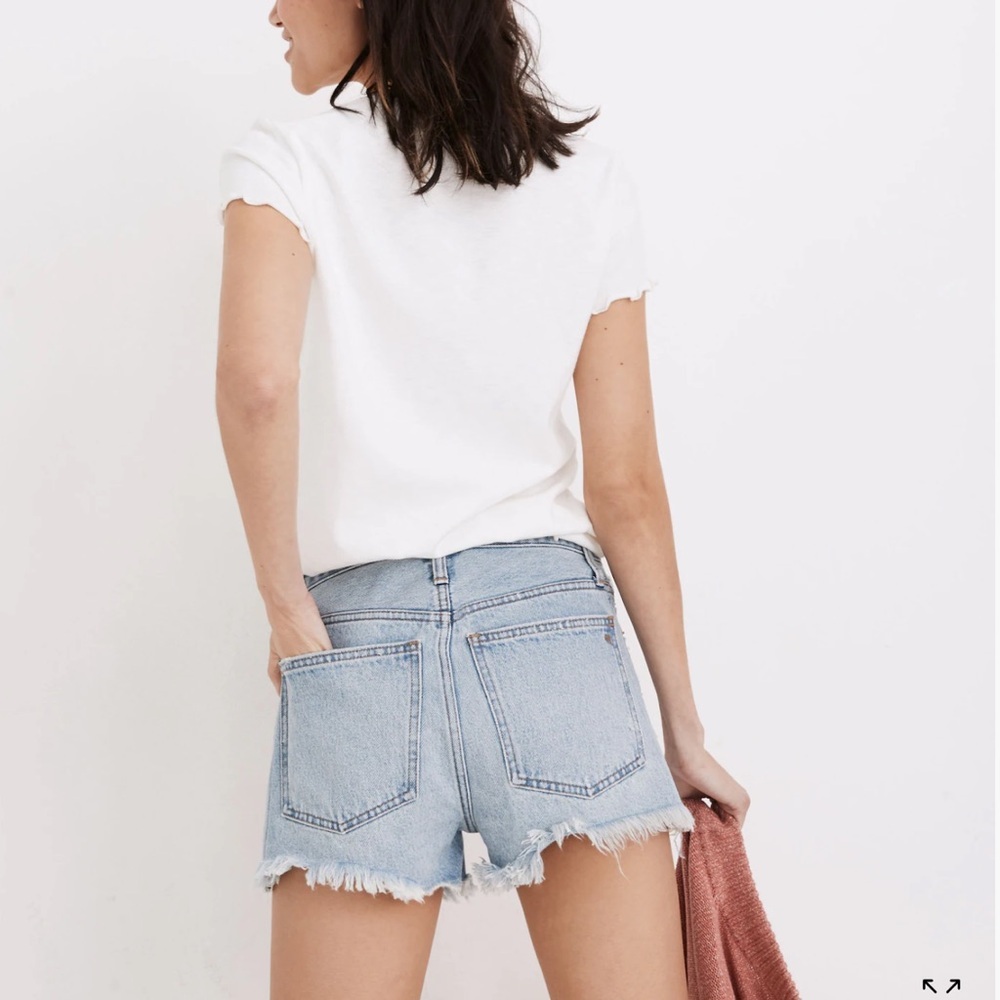 Madewell Buttonfly Relaxed Denim Shorts in Cedarcroft Wash - Picture 3 of 7